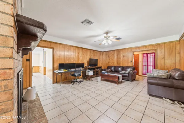 $299,000 | 14 Henrietta Drive, Crowley, LA 70526