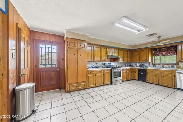 $299,000 | 14 Henrietta Drive, Crowley, LA 70526