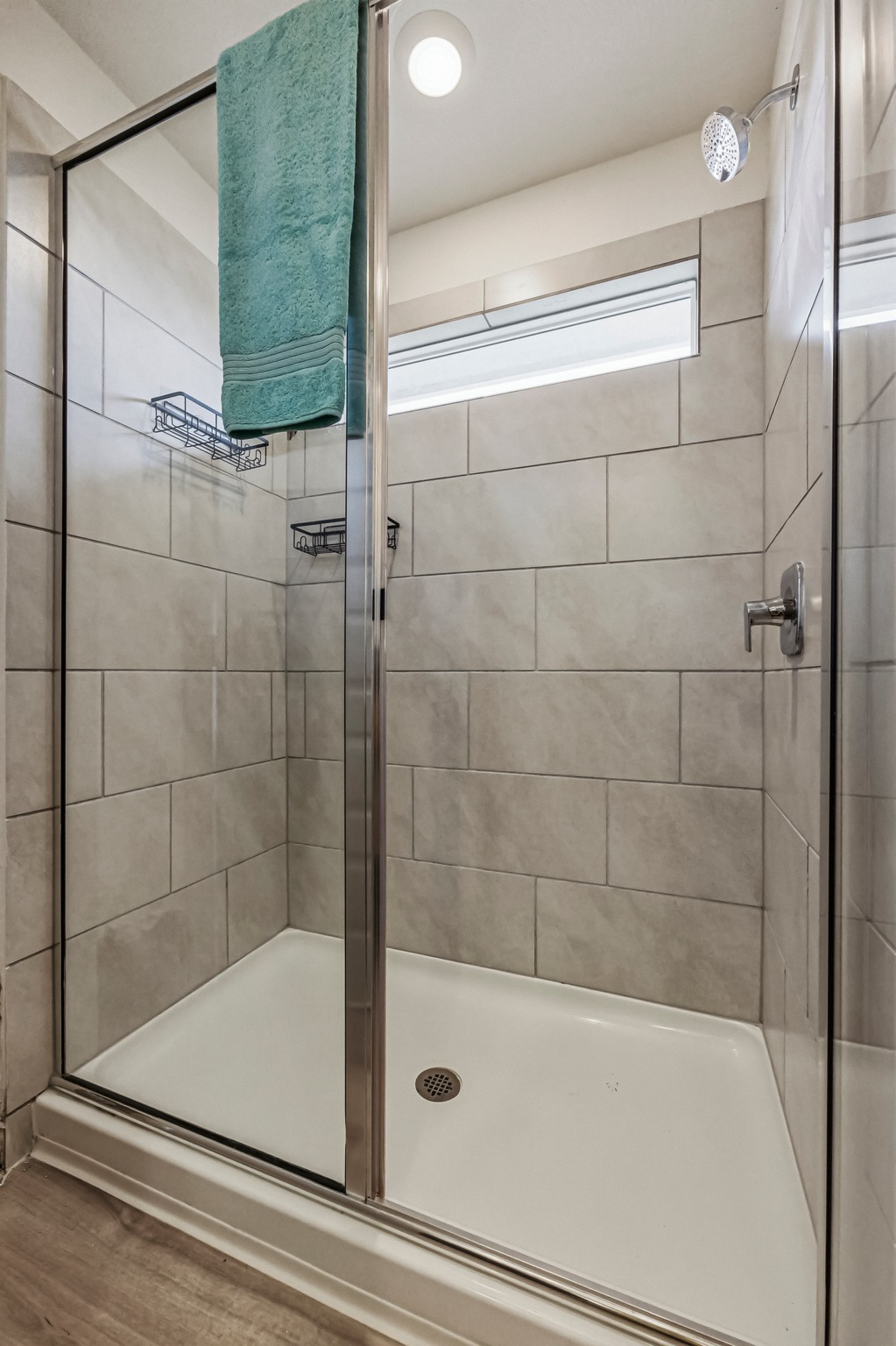 7511 Traylor Cove Austin, TX 78724 - Photo 17 of 40 a bathroom with a bathtub and a shower