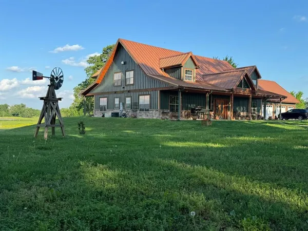 $1,885,000 | 1521 County Road 3117, Clarksville, TX 75426