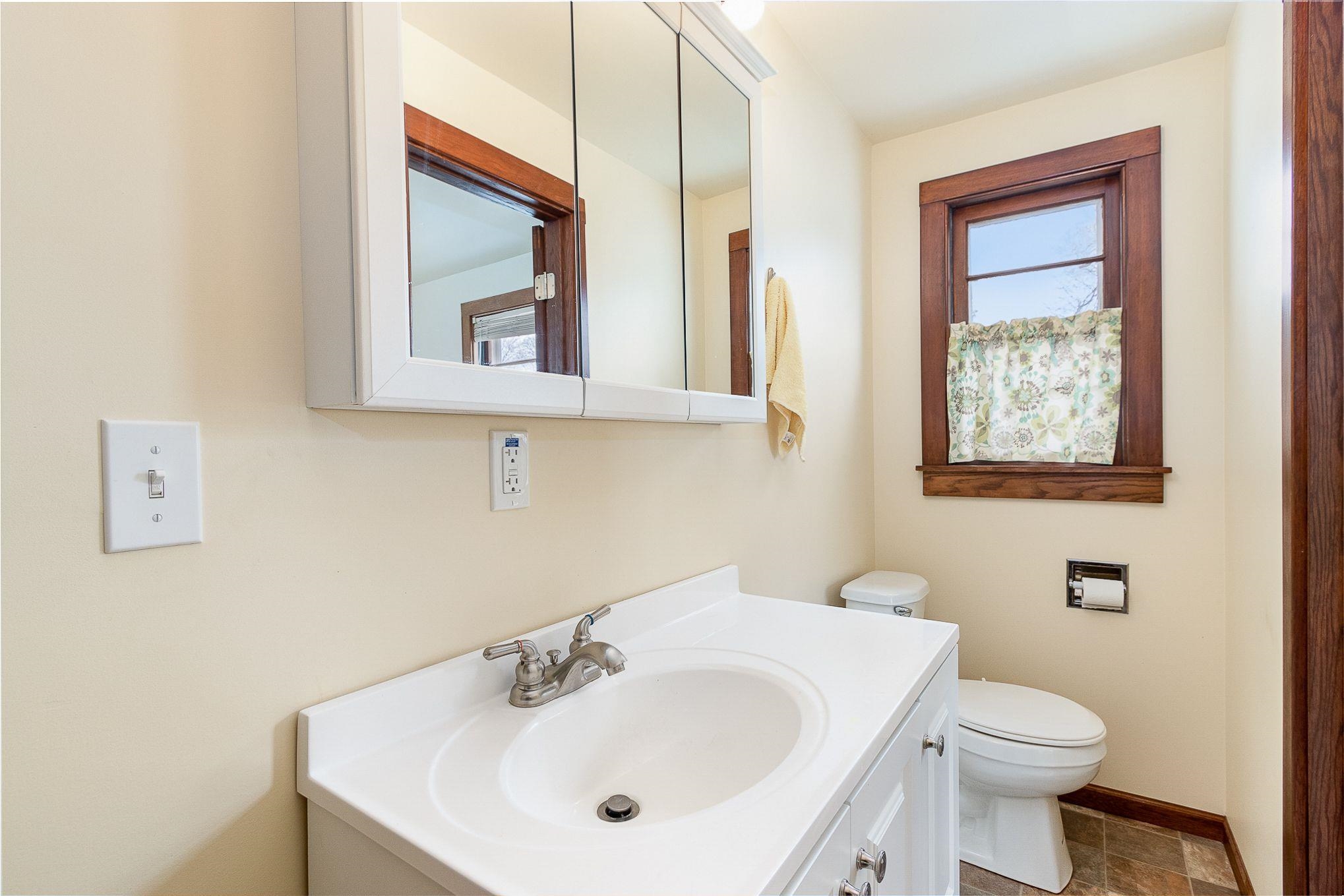 129 Rockingham Avenue Alma, MI 48801 - Photo 12 of 24 1898105-11.JPG