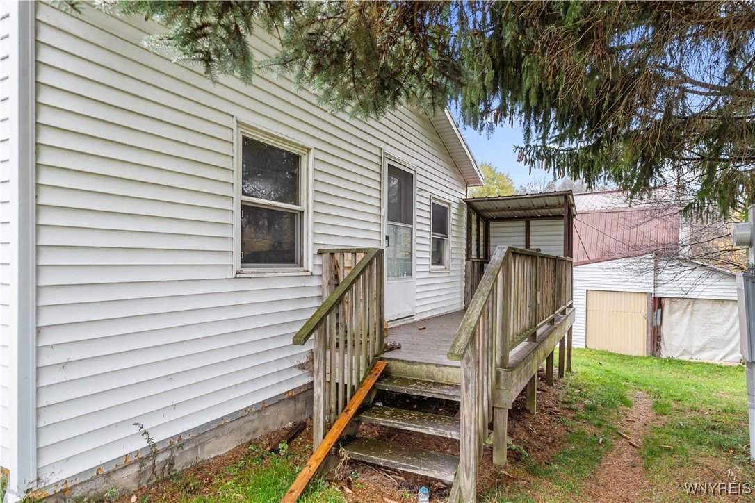 5082 Poplar Tree Road Wethersfield, NY 14024 - Photo 5 of 41 Back deck/porch