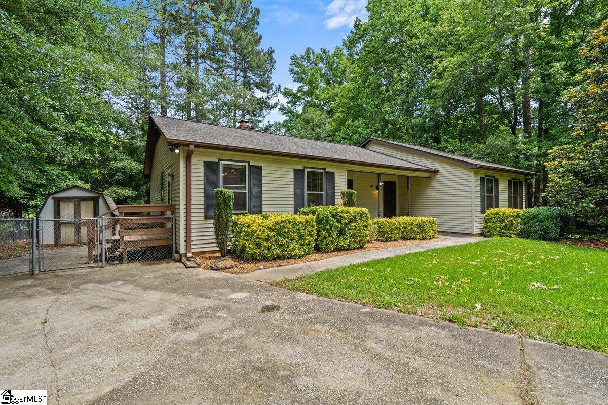 104 Brandon Court Simpsonville, SC 29681 - Photo 2 of 20