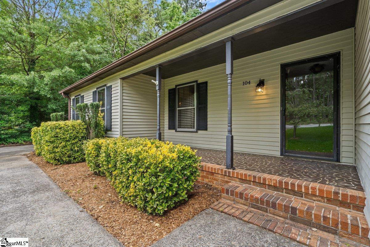 104 Brandon Court Simpsonville, SC 29681 - Photo 3 of 20