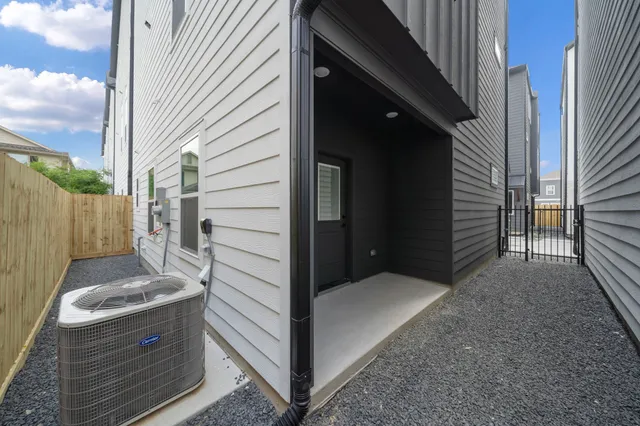 $545,000 | 923 Fisher Street, Unit B, Houston, TX 77018