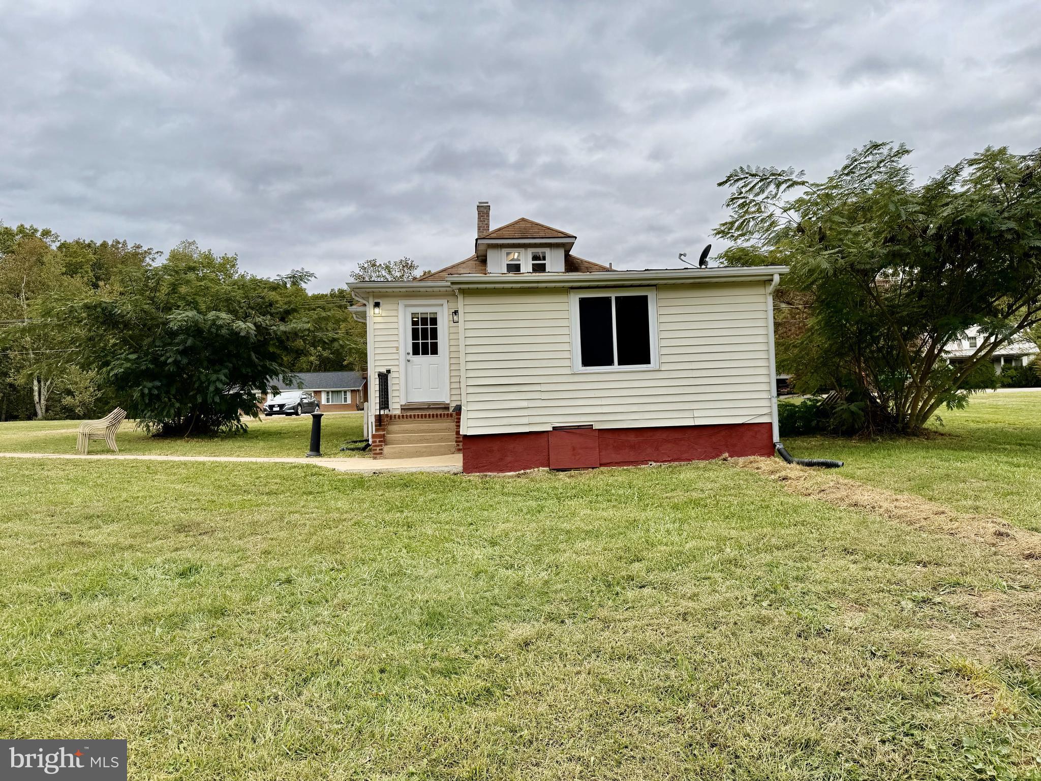 722 Hartwood Road Fredericksburg, VA 22406 - Photo 24 of 28 a house view with a garden space