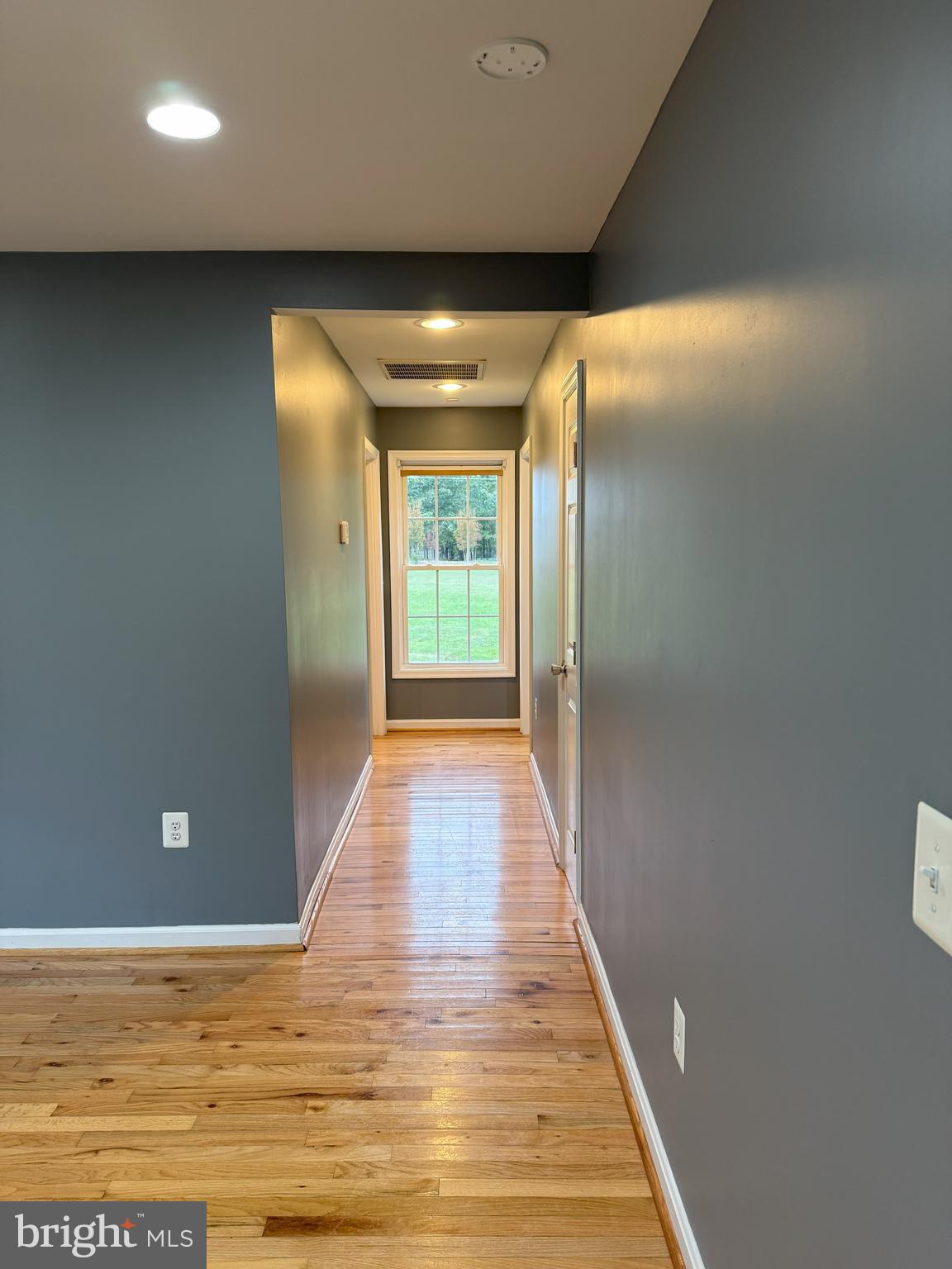 722 Hartwood Road Fredericksburg, VA 22406 - Photo 4 of 28 a view of a hallway