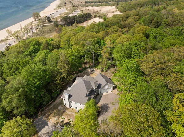 $2,599,000 | 690 Dunegrass Cir Drive, Saugatuck, MI 49453