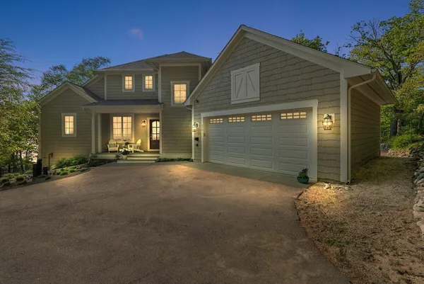 $2,599,000 | 690 Dunegrass Cir Drive, Saugatuck, MI 49453