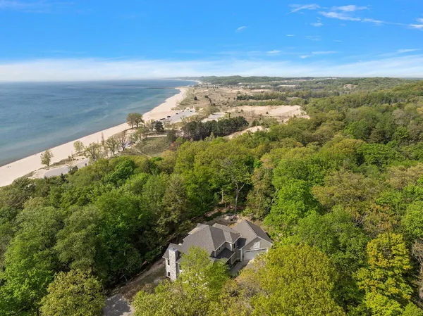 $2,599,000 | 690 Dunegrass Cir Drive, Saugatuck, MI 49453
