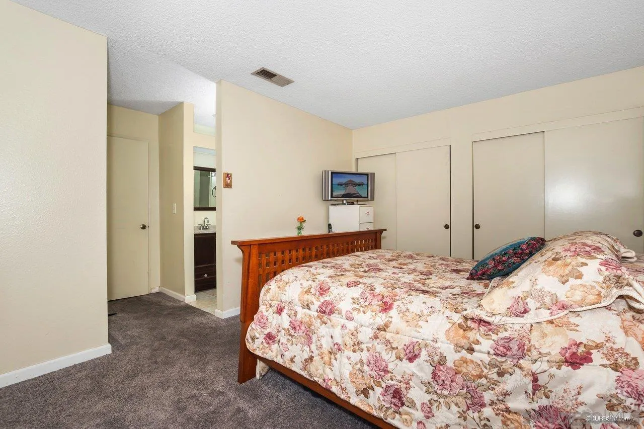 10392 Rochelle Avenue Santee, CA 92071 - Photo 11 of 20 Gallery Image 11