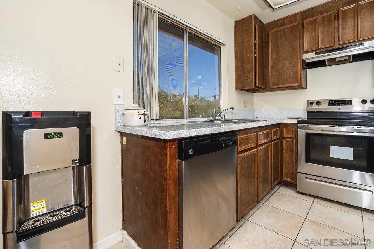 10392 Rochelle Avenue Santee, CA 92071 - Photo 4 of 20 Gallery Image 4