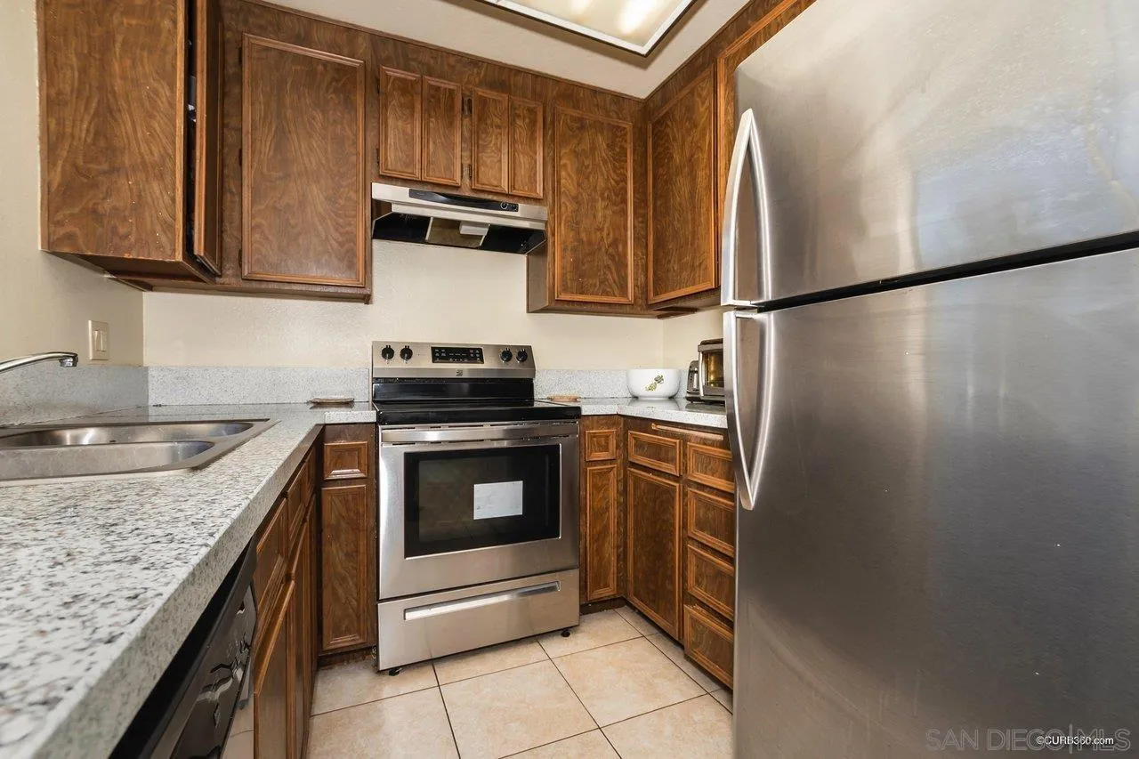 10392 Rochelle Avenue Santee, CA 92071 - Photo 5 of 20 Gallery Image 5
