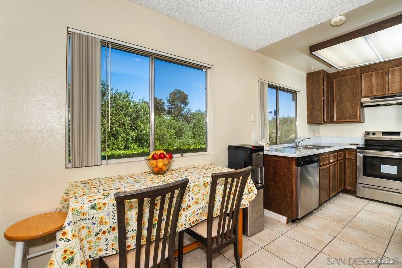 10392 Rochelle Avenue Santee, CA 92071 - Photo 6 of 20 Gallery Image 6