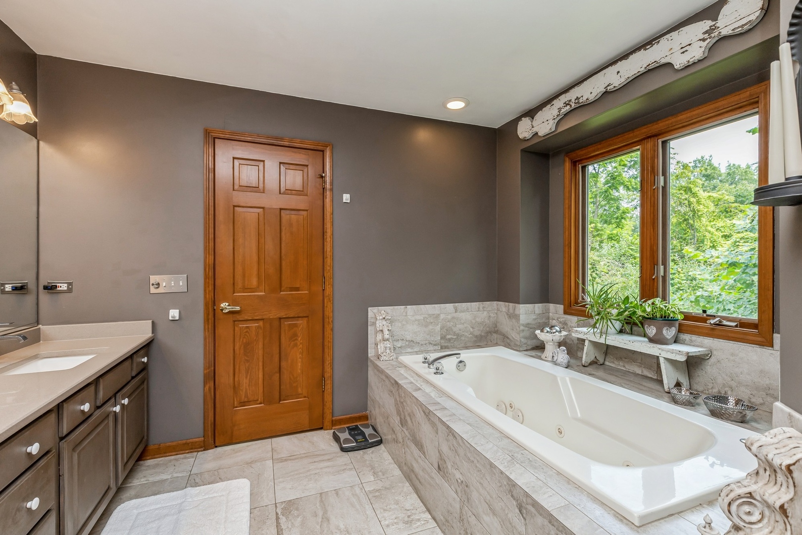 8N681 Edgewood Road Elgin, IL 60124 - Photo 14 of 31 a bathroom with a tub a sink and a large mirror
