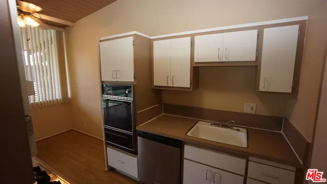 $2,350 | 11133 Rose Avenue, Unit 26, Los Angeles, CA 90034
