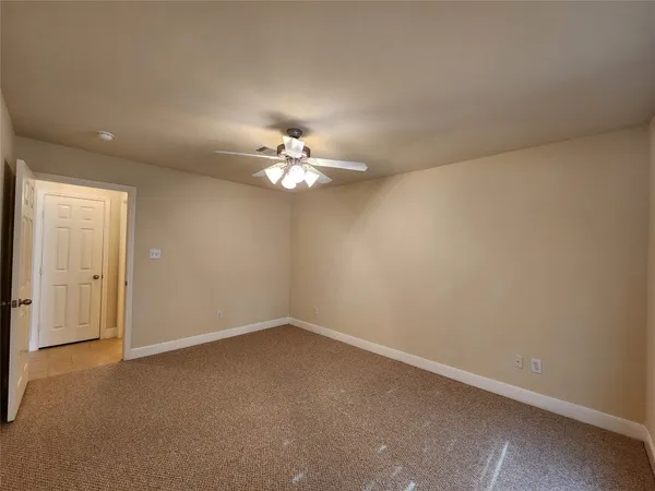 $2,574 | 4100 Blossom Street, Houston, TX 77007