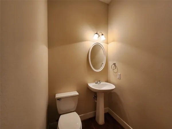 $2,574 | 4100 Blossom Street, Houston, TX 77007