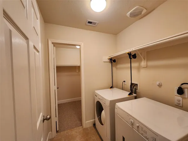 $2,574 | 4100 Blossom Street, Houston, TX 77007