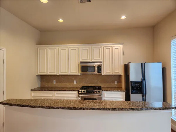 $2,574 | 4100 Blossom Street, Houston, TX 77007