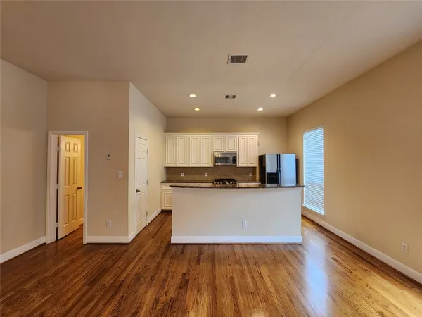 $2,574 | 4100 Blossom Street, Houston, TX 77007