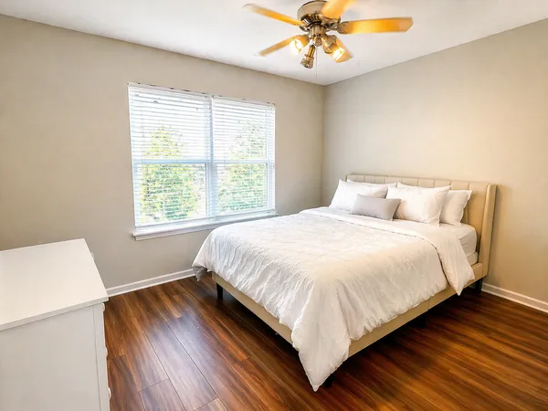 $3,600 | 121 Rosehall Drive, Lake Zurich, IL 60047