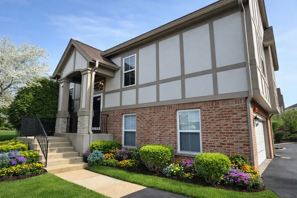 $3,600 | 121 Rosehall Drive, Lake Zurich, IL 60047