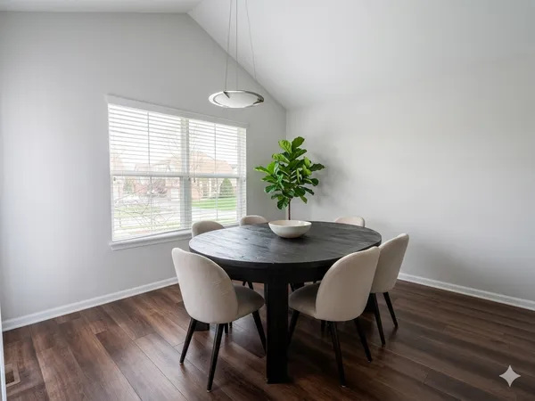 $3,600 | 121 Rosehall Drive, Lake Zurich, IL 60047