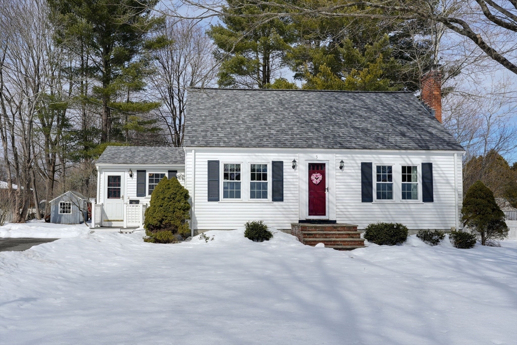 5 Castle Avenue Medfield, MA 02052 - Photo 1 of 29