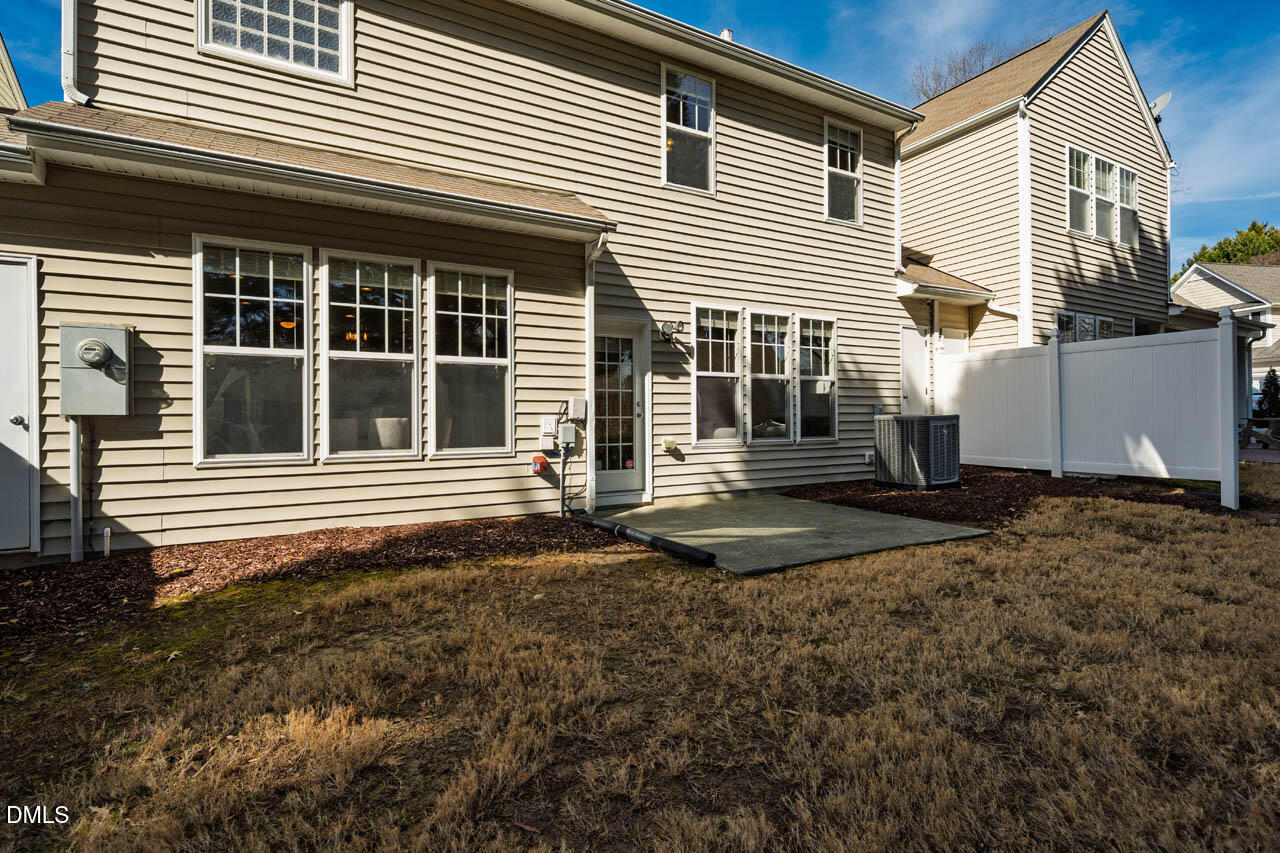 8216 Beaded Stone Street Raleigh, NC 27613 - Photo 28 of 32 8216BeadedStoenSt-042