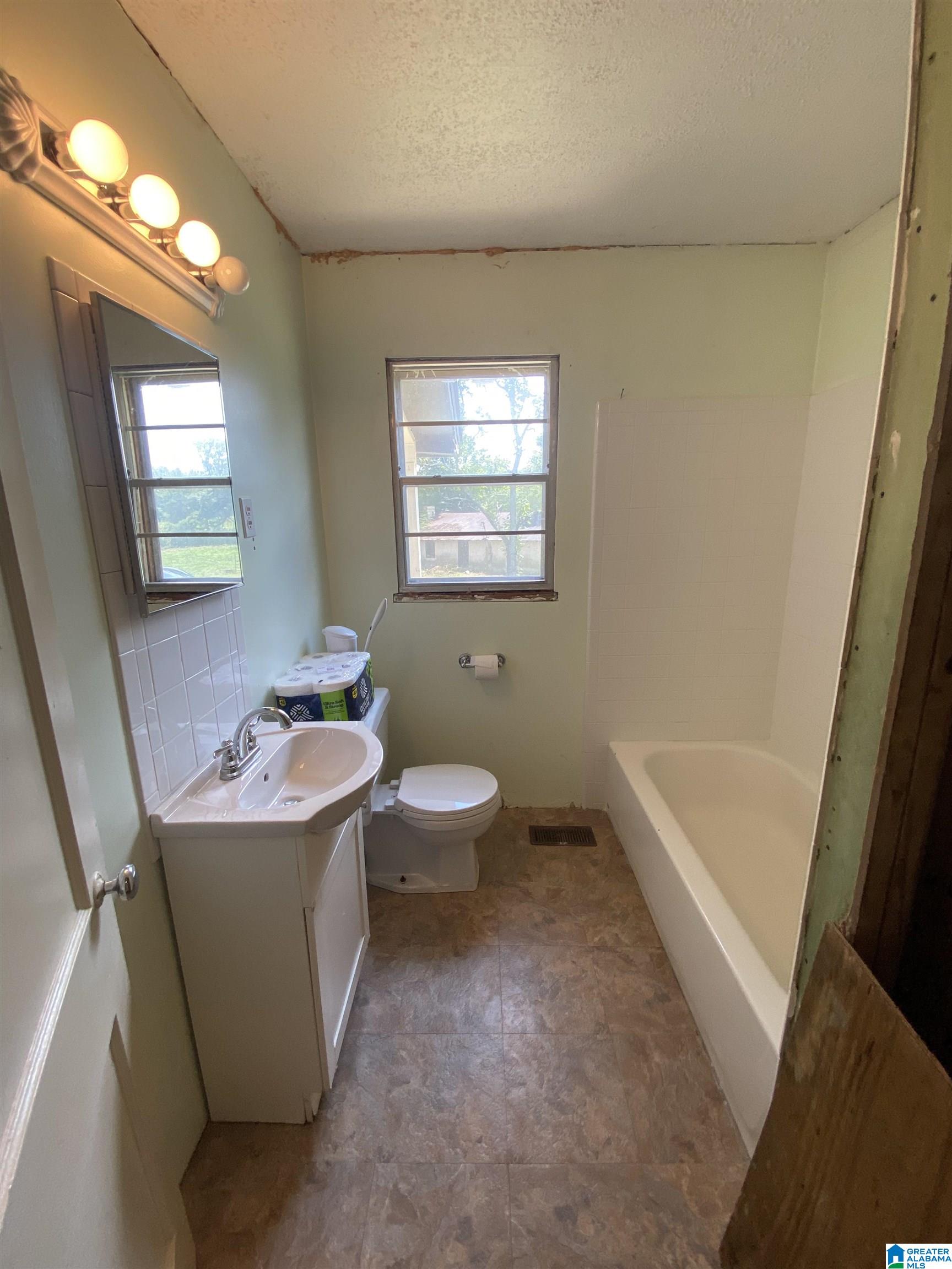 404 West Old Stagecoach Road Woodstock, AL 35188 - Photo 17 of 31