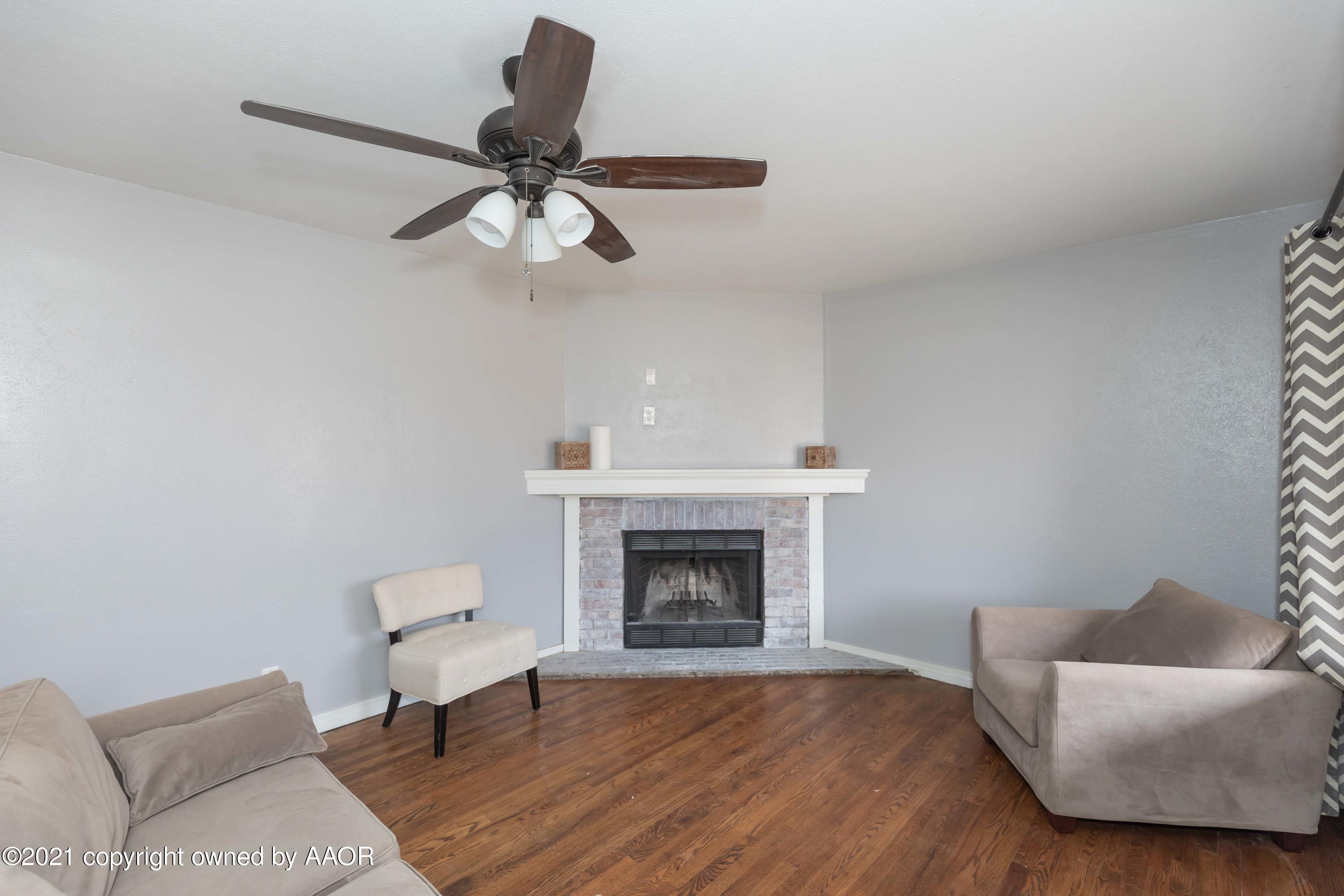 3502 Concord Road Amarillo, TX 79109 - Photo 7 of 39 LIVING ROOM VIEW 3 (4)