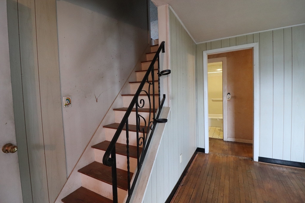 22 Windsor Road Beverly, MA 01915 - Photo 6 of 23