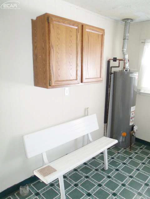 4324 Van Slyke Road Flint, MI 48507 - Photo 25 of 41 20428128-24.JPG