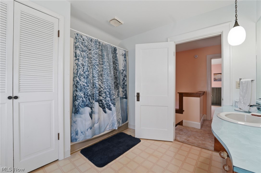 4422 State Road Ashtabula, OH 44004 - Photo 19 of 21 Full bath featuring vanity, a closet, light floors, and shower / bath combo