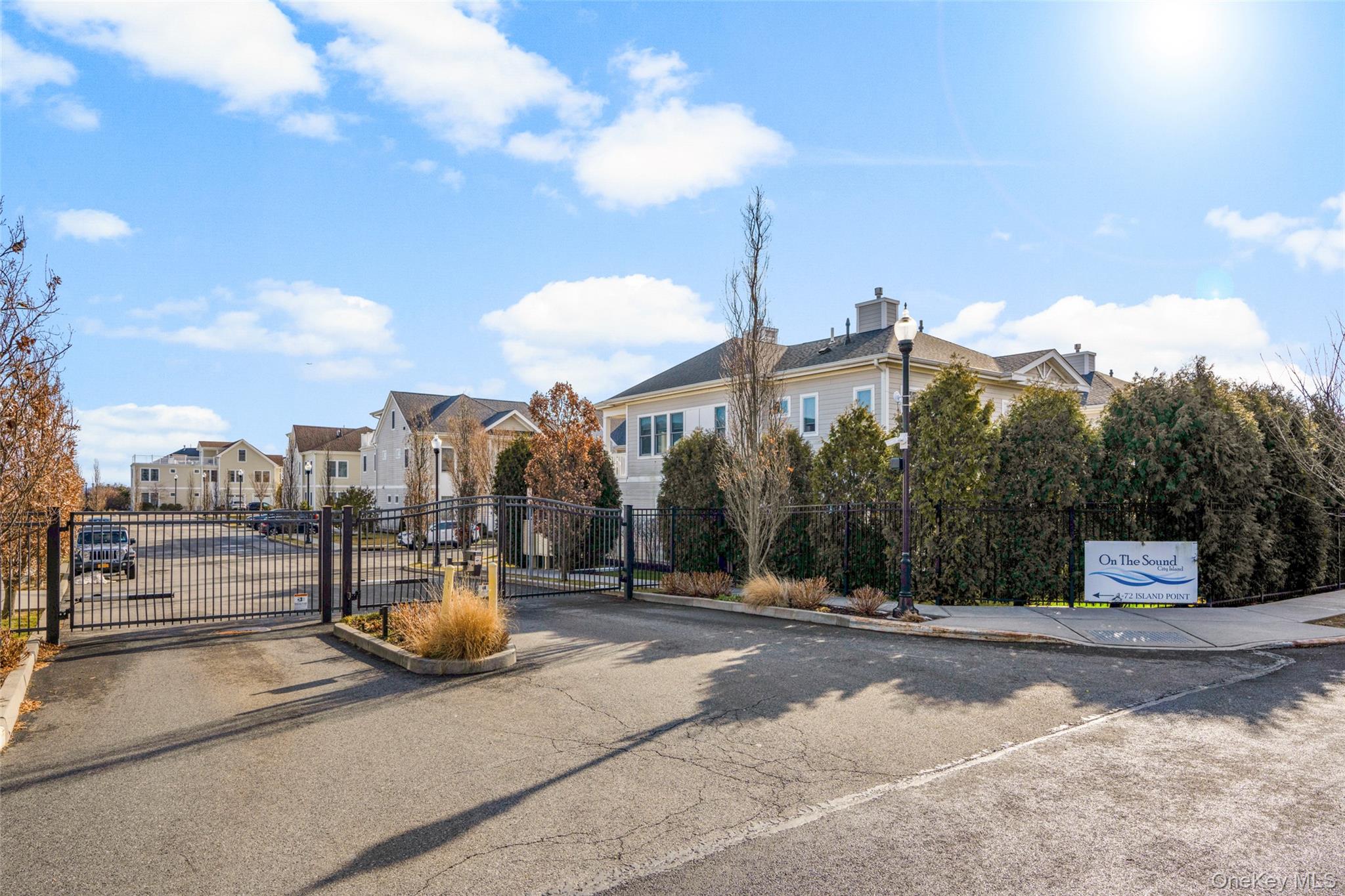 72 Island Point, Unit 72 Bronx, NY 10464 - Photo 2 of 40