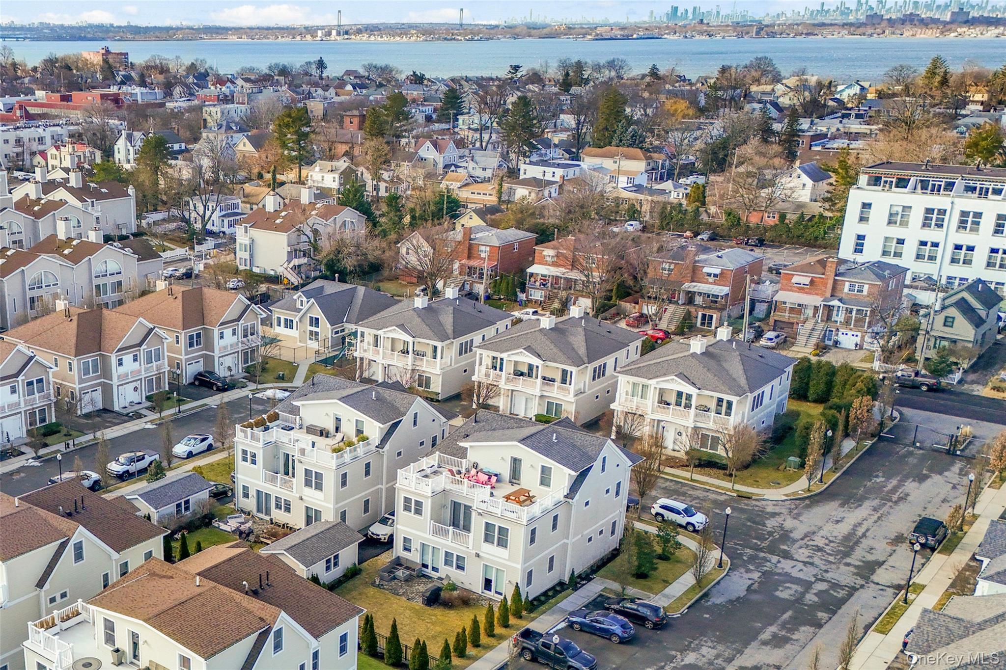 72 Island Point, Unit 72 Bronx, NY 10464 - Photo 4 of 40