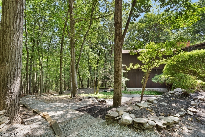 6 Farm Road Chester, NJ 07930 - Photo 7 of 41
