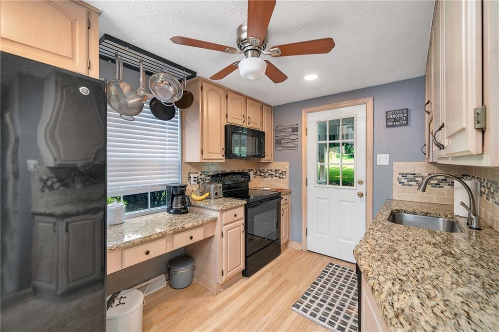1015 Connor Road Pittsburgh, PA 15234 - Photo 3 of 25 Gallery Image 3