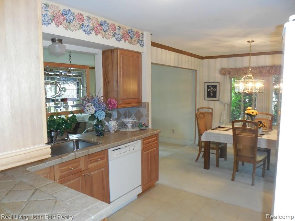 47343 Chrys Road Macomb, MI 48044 - Photo 19 of 28 DSCN3347.jpg