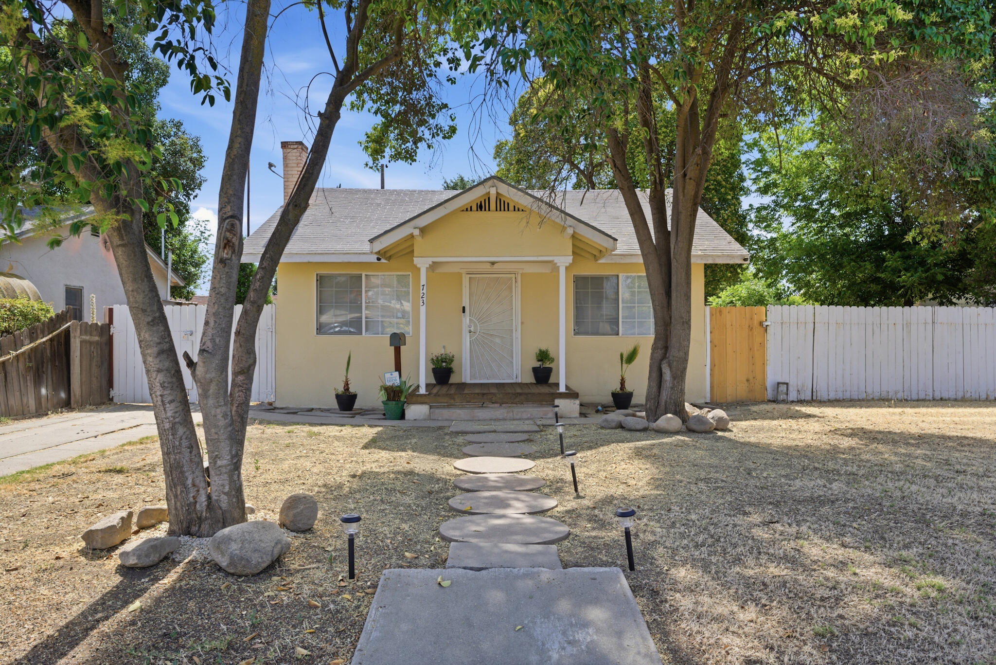 723 South Locust Street Visalia, CA 93277 - Photo 1 of 27