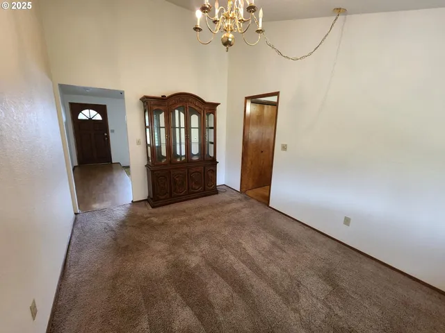 $334,500 | 1472 Northwest Troost Street, Roseburg, OR 97471