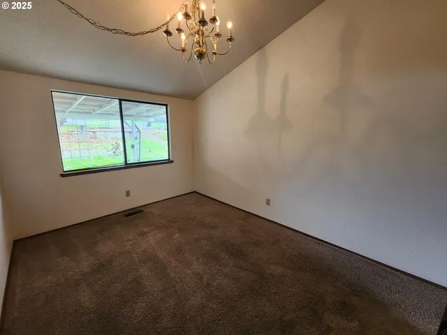 $334,500 | 1472 Northwest Troost Street, Roseburg, OR 97471