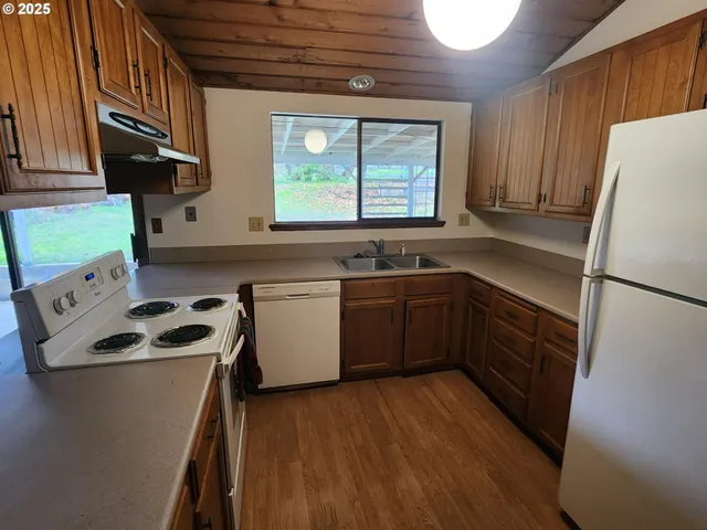 $334,500 | 1472 Northwest Troost Street, Roseburg, OR 97471