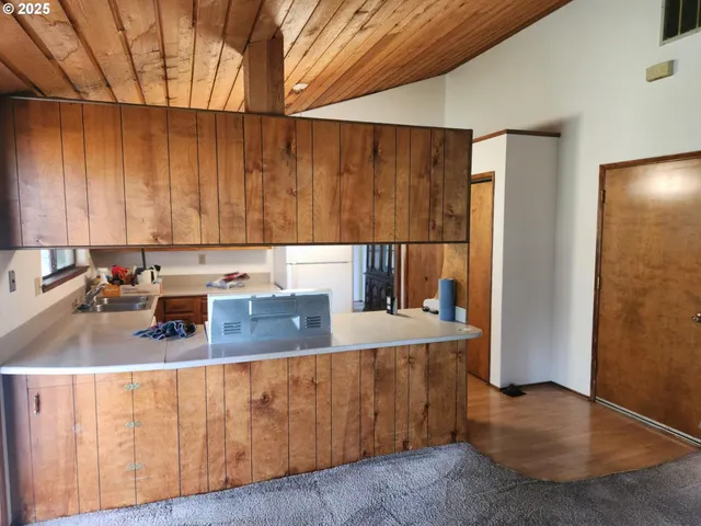 $334,500 | 1472 Northwest Troost Street, Roseburg, OR 97471