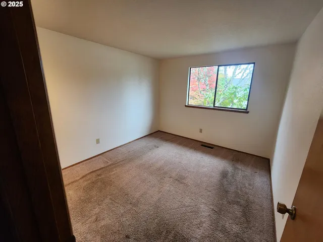 $334,500 | 1472 Northwest Troost Street, Roseburg, OR 97471