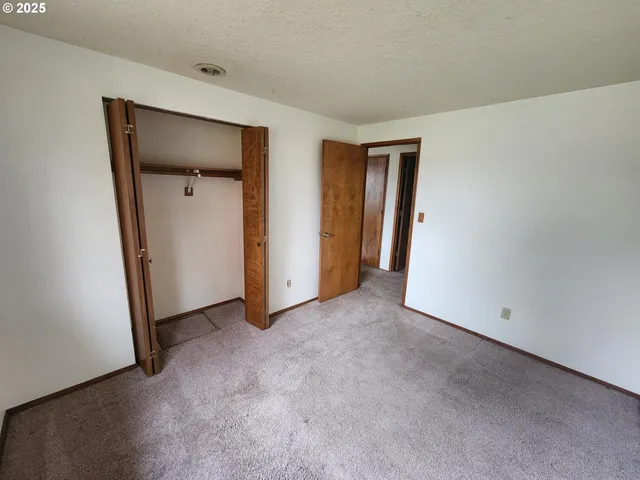 $334,500 | 1472 Northwest Troost Street, Roseburg, OR 97471