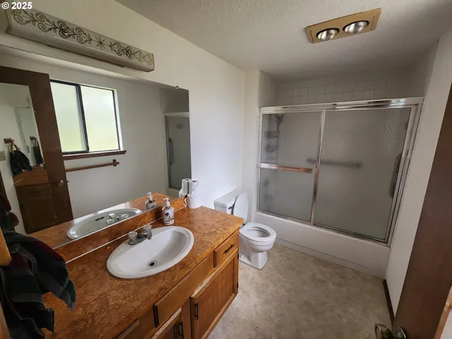 $334,500 | 1472 Northwest Troost Street, Roseburg, OR 97471