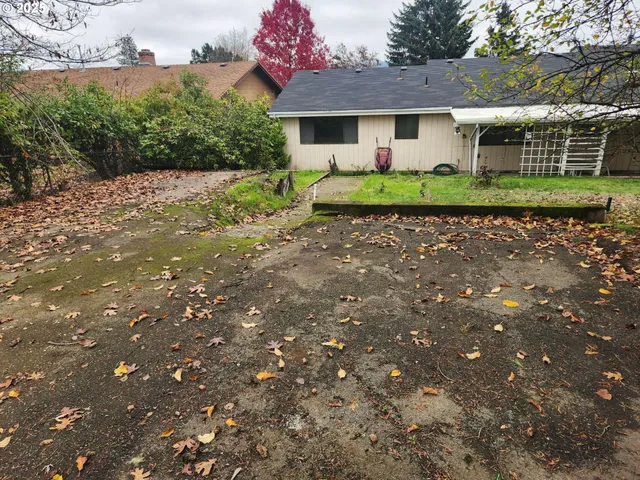 $334,500 | 1472 Northwest Troost Street, Roseburg, OR 97471