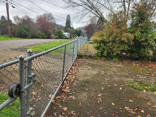 $334,500 | 1472 Northwest Troost Street, Roseburg, OR 97471